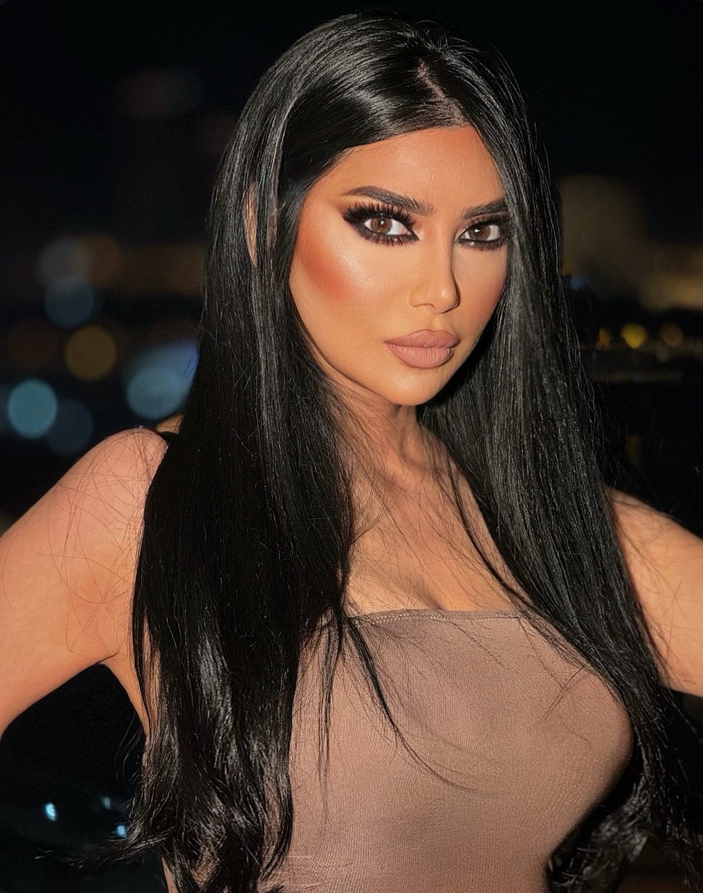 رنا الأبيض - إطلالة فاخرة